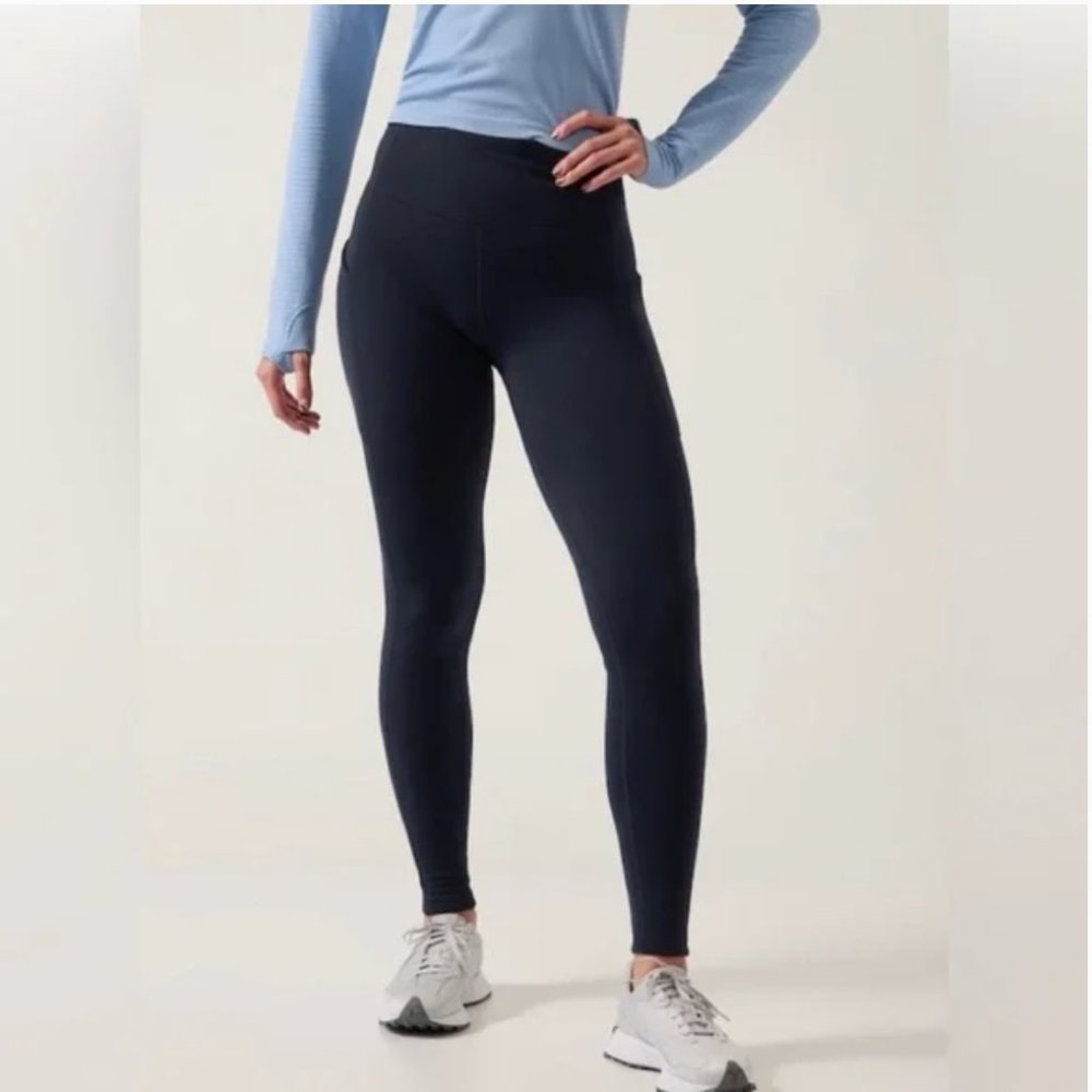 Athleta Altitude Stash Tight in Polartec Powerstretch Size Medium Blue Navy